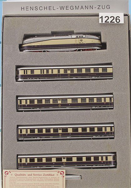 1 RIVAROSSI Henschel-Wegmann-Triebwagenzug: Stromliniendampflok BR 61 001, mit 4 Wagen, neuwertig, im OKT.