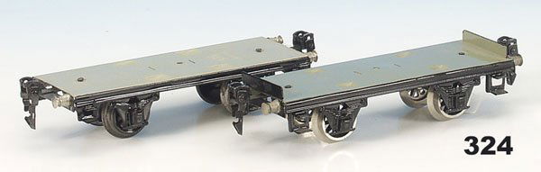 2 MARKLIN Unterwagen, neulackiert: 1 x für Traktor, 1 x für Möbel/Tierwagen, neulackiert, guter Zustand.