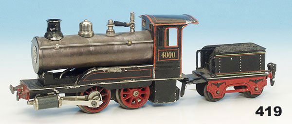 1 MARKLIN Spiritusdampflok 4000: Achsfolge B, mit 2 achs. Tender, 30,5 cm, schwarz handlackiert, brünierter Messingkessel, Rundschiebersteuerung, Brenner vorhanden, kleine Delle im Kessel, kleine Druck- und Lötstelle an der Pufferb