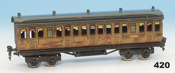 1 MARKLIN engl. D-Zug-Sitzwagen 2875/0 L.N.E.R.: 4 achs., 31 cm, teak lithogr., Dach blaugrau handlackiert, guter Orig.-Zustand.