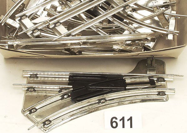 1 Konvolut BING u.a. Uhrwerkg., 2 Weichen, Sp. 0: einfache Ausführung, sehr guter Zustand.