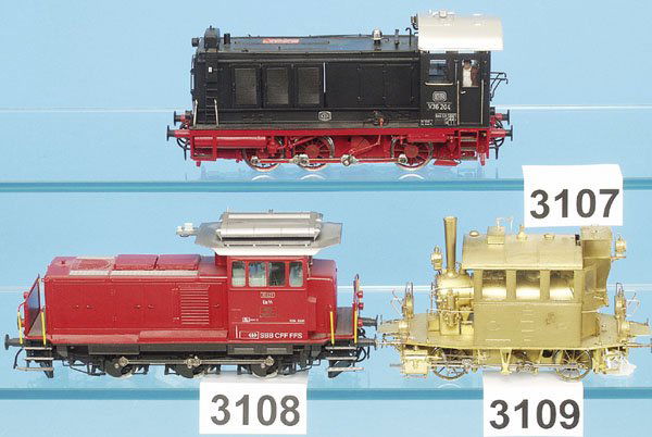 1 Micro-Metakit Lokalbahnlok "Glaskasten", Spur 0: 16,5 cm, feinste Messinghandarbeit, u n l a c k i e r t, guter Zustand.