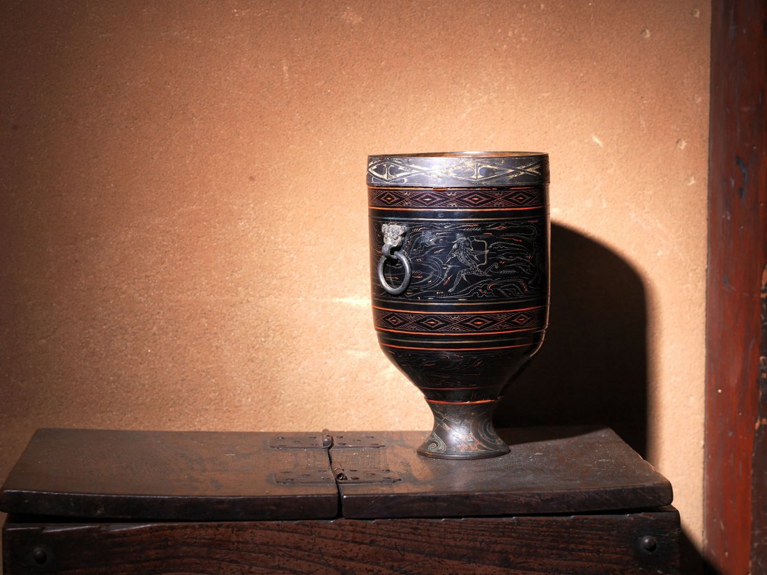 An Ancient Chinese Lacquer Inlaid Bronze Cup: An Ancient Chinese Lacquer Inlaid Bronze Cup Han Dynasty,H: 20cm ã€€