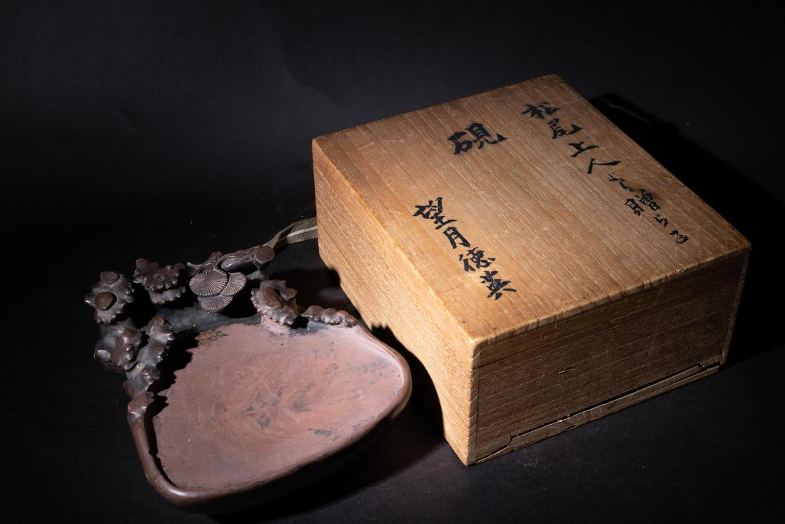 A Chinese Inkstone: L:23cm,Any online bidding over 1,000,000 JPY will not be accepted. On-site or telephone bidding can be higher than 1,000,000 JPY, and the deposit 1000,000 JPY will be required. please contact info@kyo
