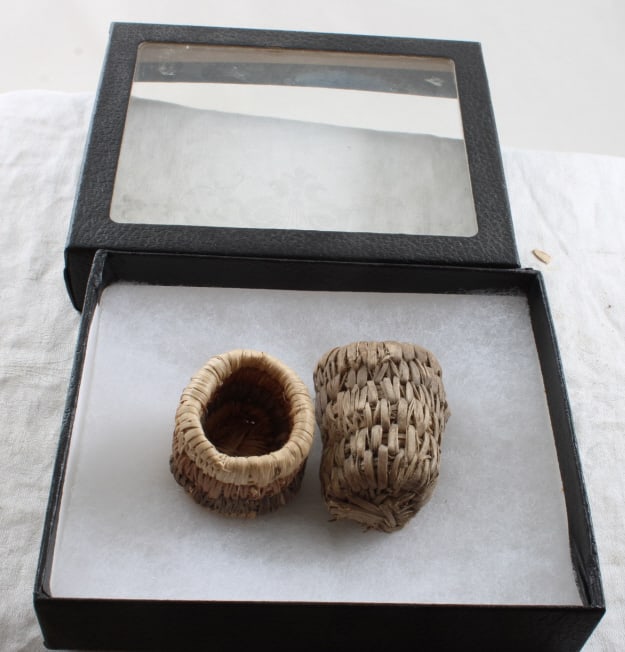 2 Miniature Native American Woven Baskets (1 of 16)