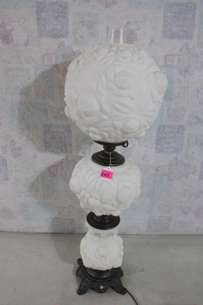 Fenton Puffed Rose 3 Globe Lamp (1 of 17)
