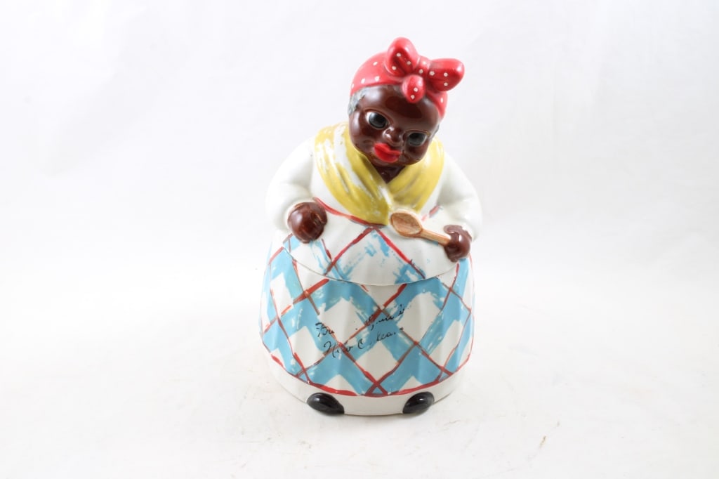 Black Americana Mammy New Orleans Cookie Jar: Black Americana Mammy New Orleans Cookie Jar- Measures 10 1/2" Tall with some paint wear as pictured. Please ask questions and read terms & conditions before bidding.