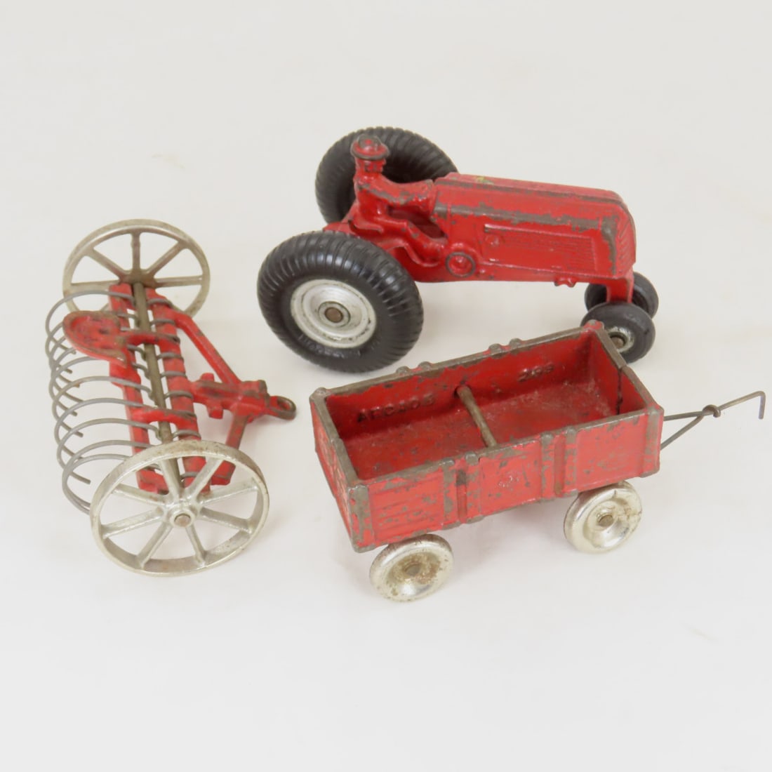 Arcade 359 Tractor, 289 Wagon & 417 Dump Rake (1 of 11)