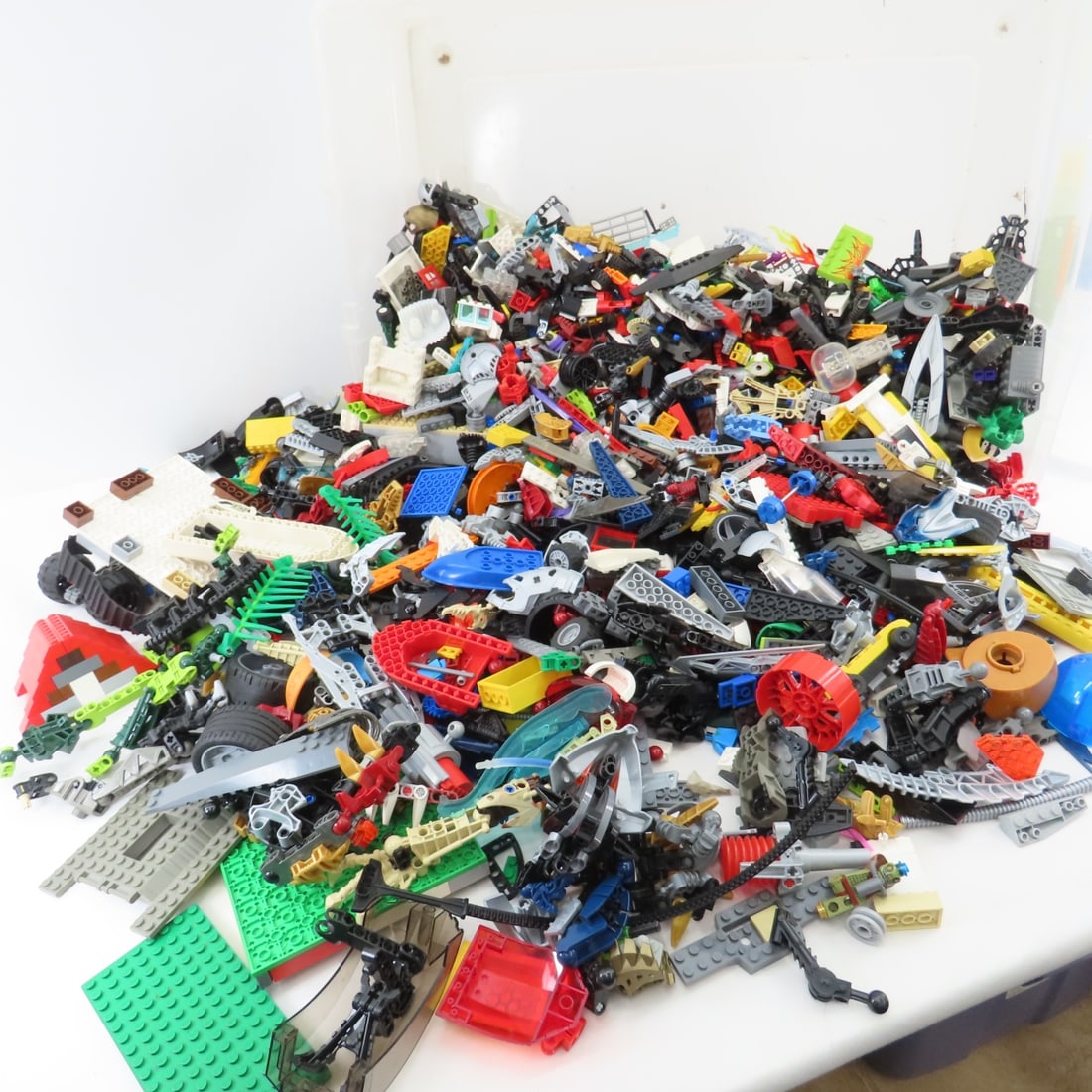 Bin full of Legos and Bionicles: Please ask questions and read terms & conditions before bidding.