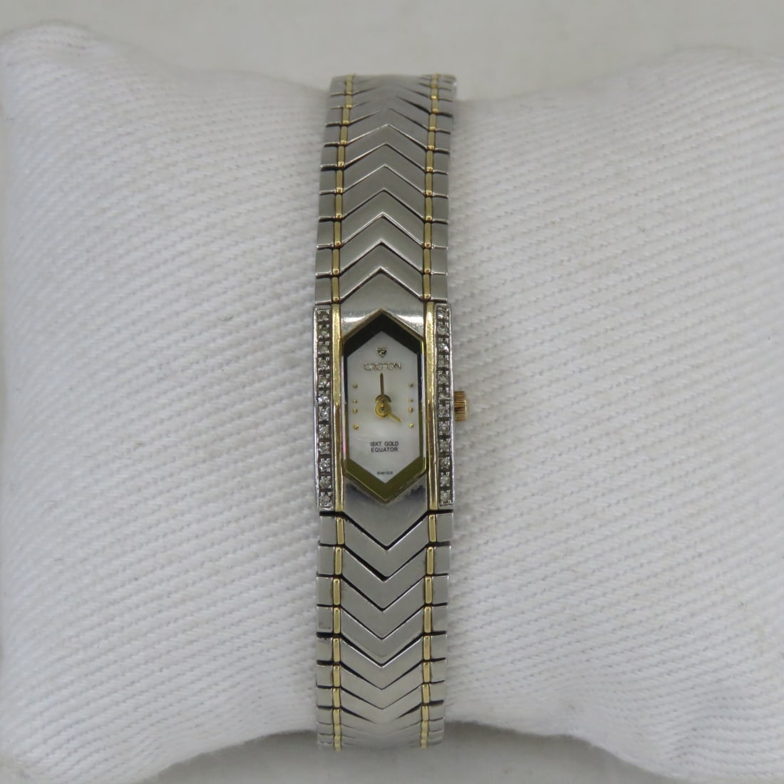 Croton 18kt Gold Equator Wristwatch: Croton 18kt Gold Equator Wristwatchneeds battery Please ask questions and read terms & conditions before bidding.