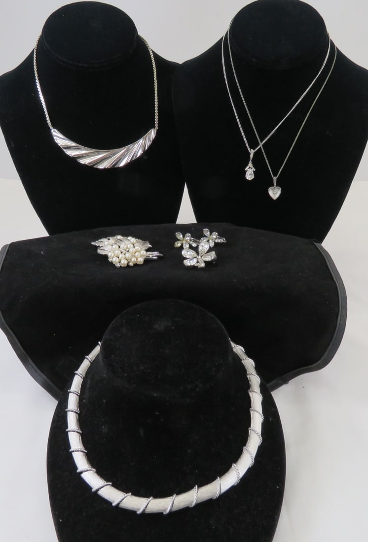 Vintage Trifari Silver Tone Jewelry (1 of 10)