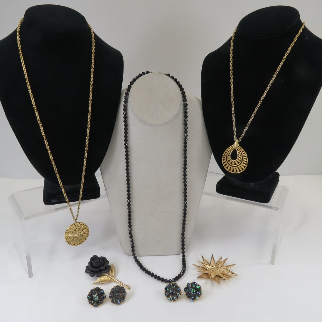 Trifari Gold Tone Jewelry & Black Bead Necklace (1 of 11)