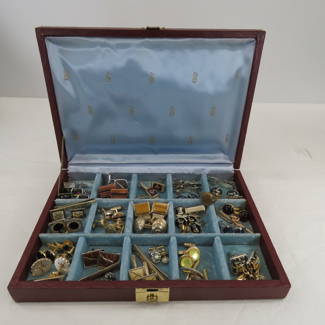 Cufflinks, Sets, Tie Tacs, & Ring in Case (1 of 11)