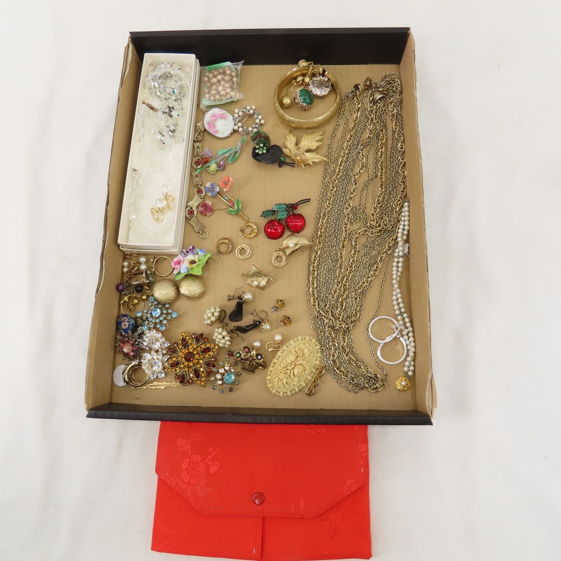 Trifari, Boucher & Other Vintage Jewelry: Trifari, Boucher & Other Vintage JewelryStaffordshire porcelain brooch, freshwater pearls, crystal beads and more Please ask questions and read terms & conditions before bidding.