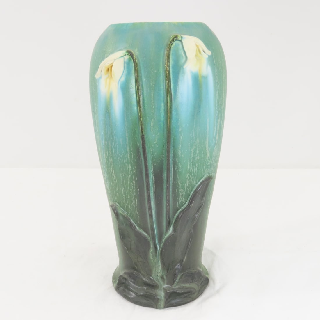 Ephraim Pottery Olympia Lily Vase - Kevin Hicks: Ephraim Pottery Olympia Lily Vase - Kevin HicksKevin is the founder of Ephraim pottery. Approximately 9.5"H x 4.5"W Year Retired: 2009, limited edition of 187 Please ask questions and read terms & con