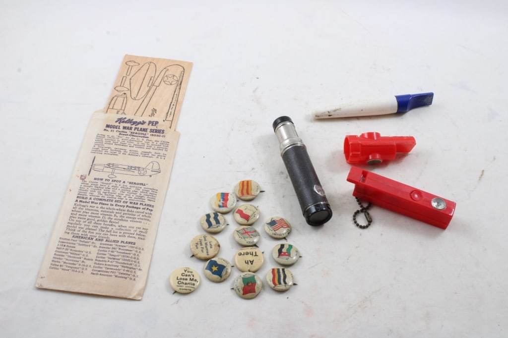 Toy Whistle Compasses,Caporal Pinbacks, War Plane (1 of 16)
