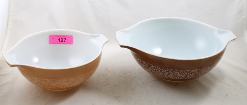 2 Woodland Pyrex Nesting Bowls #443 & #444: 2 Woodland Pyrex Nesting Bowls #443 & #444 As pictured. Please read ask questions an read terms & conditions before bidding.