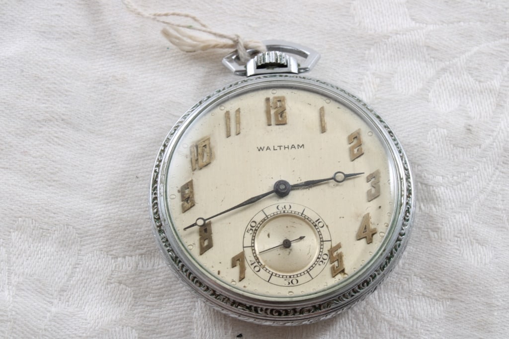 Waltham 15 Jewel Base Metal Working Pocket Watch (1 of 12)