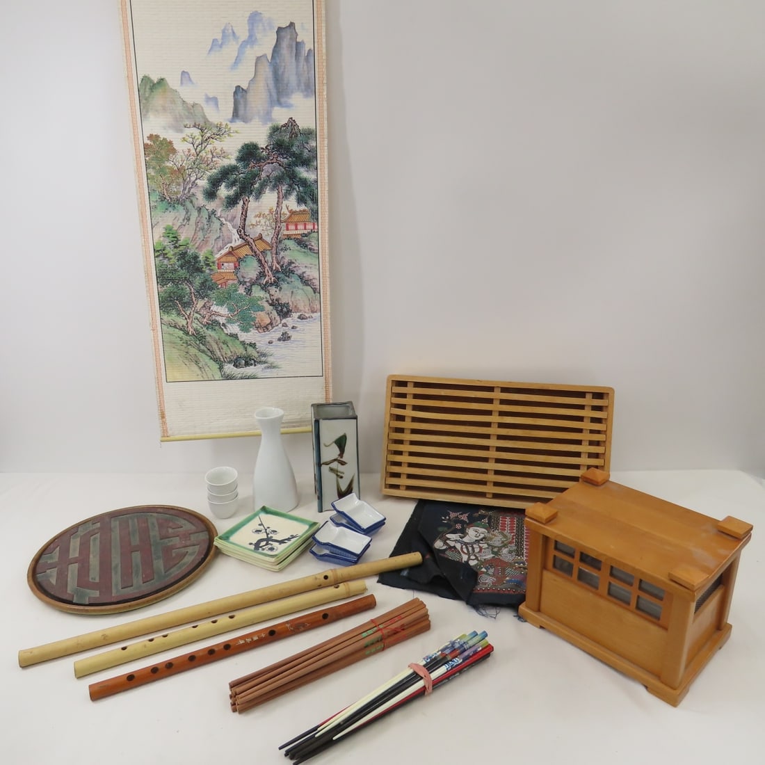 Chinese decoratives, music box, flutes & more (1 of 16)