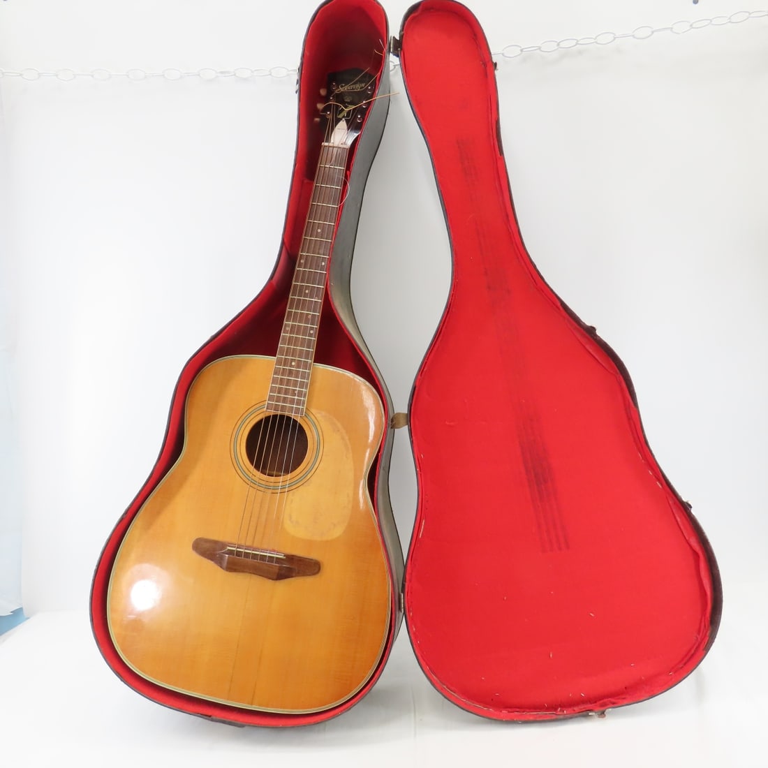 Sovereign Harmony 6 String Acoustic Guitar in Case (1 of 7)