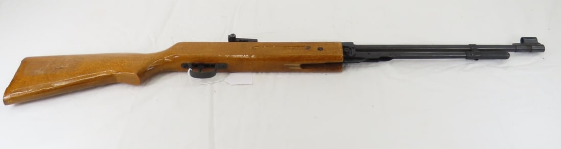 Chinese B3 Under Barrel-Lever Air Rifle: Chinese B3 Under Barrel-Lever Air Riflesingle shot. .177 Cal, Manufactured in Shanghai China 1970-1990, spring-loaded break action, SN# K454706, rear & front sight, good compression. Please ask questi