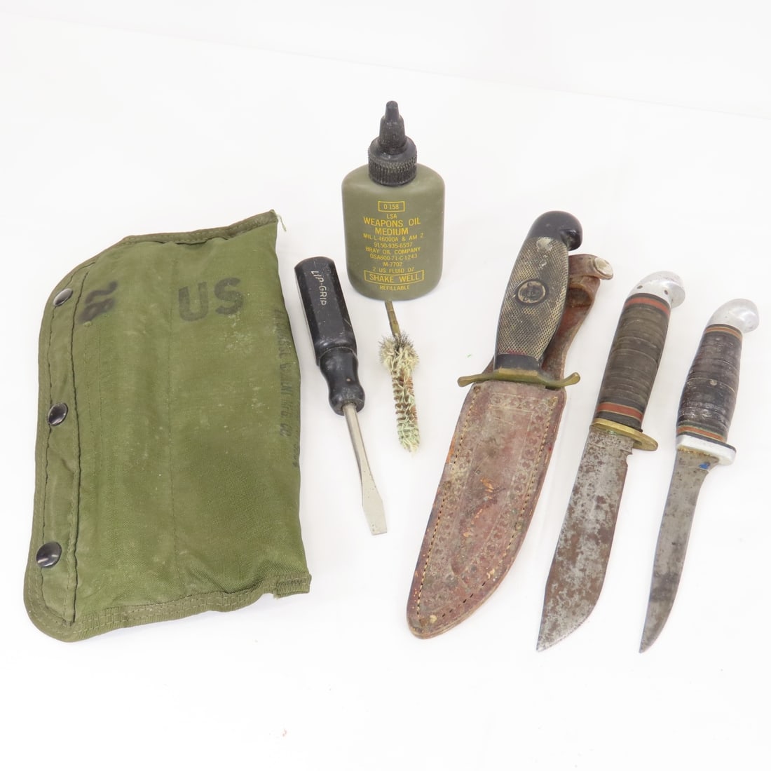 Military Gun Cleaning Kit & Fishing Knives: Military Gun Cleaning Kit & Fishing Knives Please ask questions & read terms & conditions before bidding.
