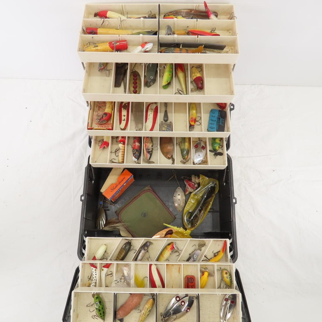 Fenwick Tackle box full of Lures (1 of 18)