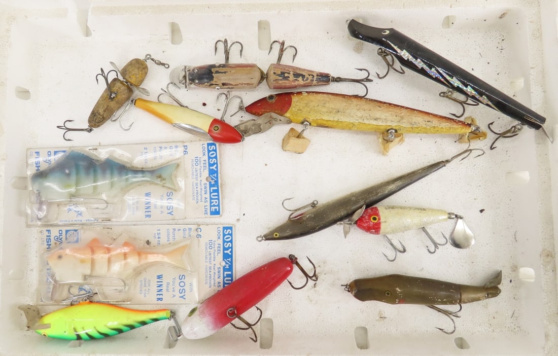 Pflueger, Mud Puppy, Cisco Kid, SOSY fishing lures: Pflueger, Mud Puppy, Cisco Kid, SOSY fishing luresRapala and others, some muskie lures Please ask questions & read terms & conditions before bidding.