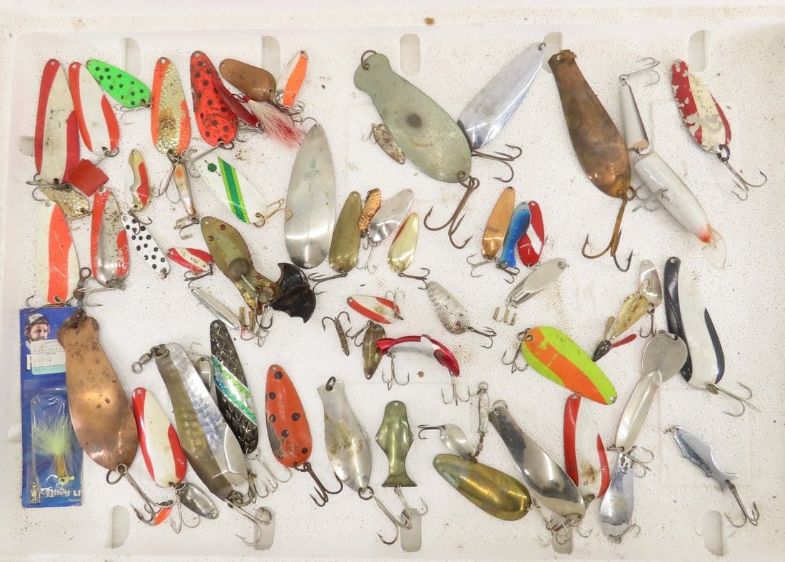 Vintage fishing lures and spoons: Vintage fishing lures and spoonsDaredevil, Russel, Bat Lure, Dr Spoons, KB Spoons, & many more Please ask questions & read terms & conditions before bidding.