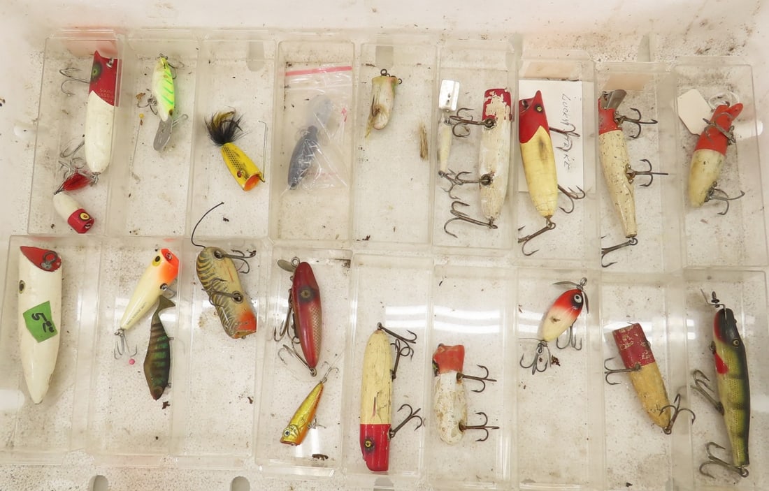 Vintage fishing lures, Bass-a-reno & other wood (1 of 10)