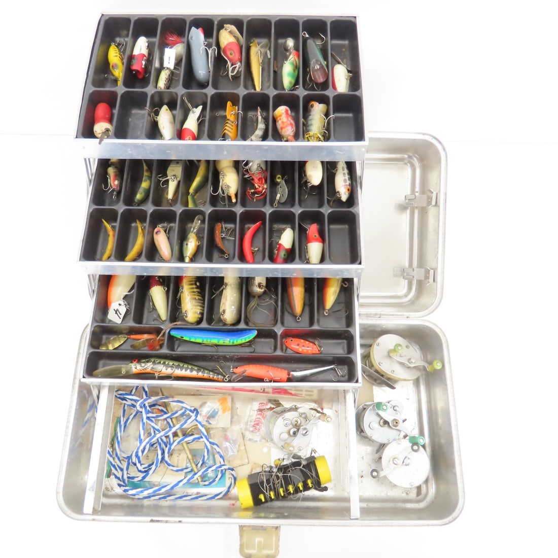 Vintage UMCO tackle box with lures and gear (1 of 14)