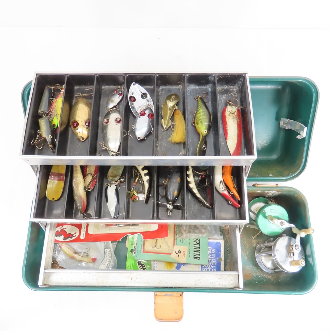 Vintage UMCO tackle box with lures and gear (1 of 11)