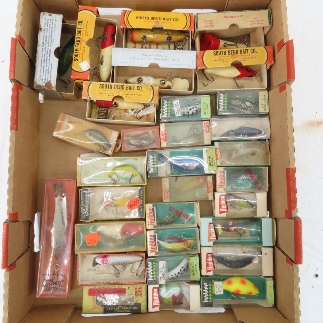Heddon & other lures in boxes: Heddon & other lures in boxes Please ask questions & read terms & conditions before bidding.