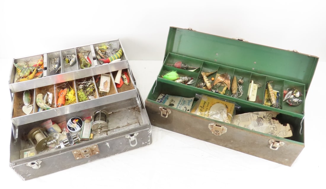 Vintage tackle boxes with lures, gear, & reels (1 of 20)