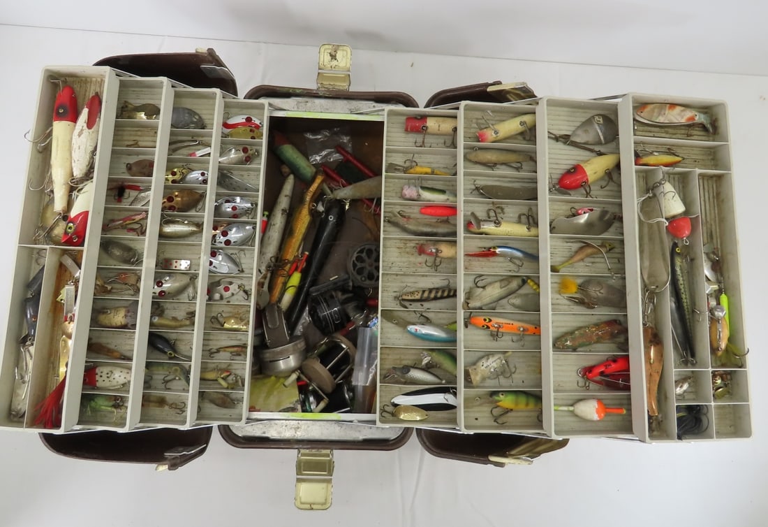 Vintage tackle box with lures and gear (1 of 12)