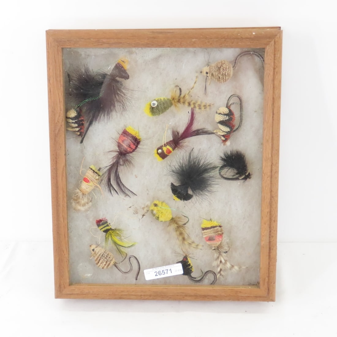 Vintage hand tied fishing flies in frame: Vintage hand tied fishing flies in frame Please ask questions & read terms & conditions before bidding.