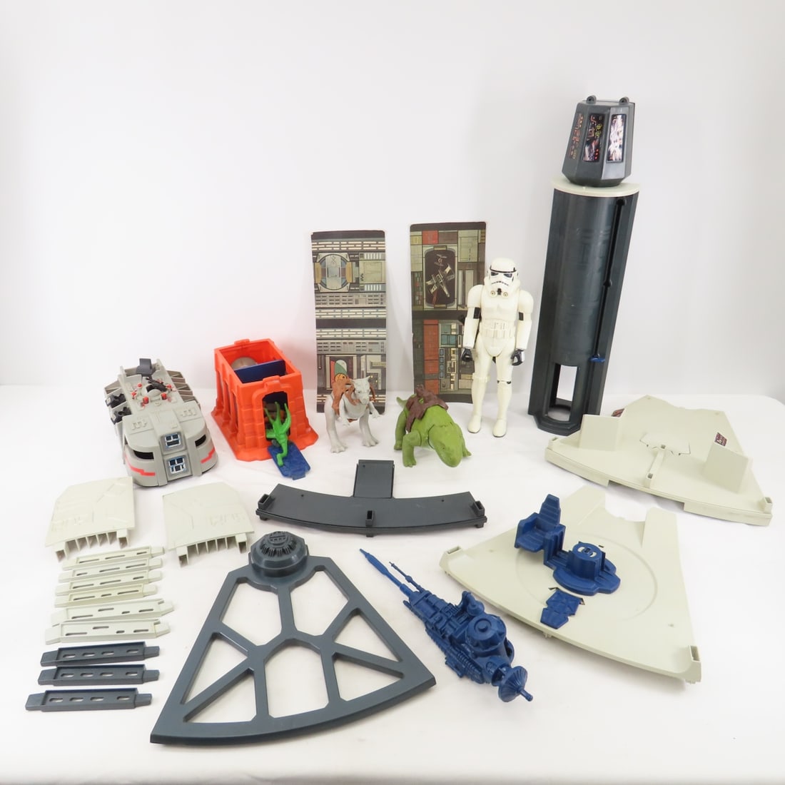 Vintage Star Wars Playset Parts & Figures (1 of 20)