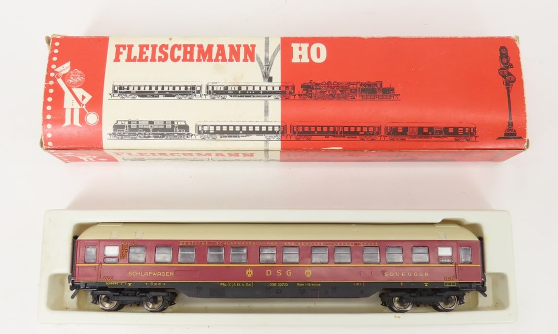 Fleishmann HO train 5113 in original box (1 of 15)