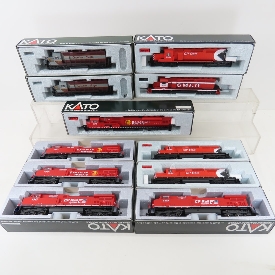 11 KATO HO Model Trains in Boxes (1 of 15)