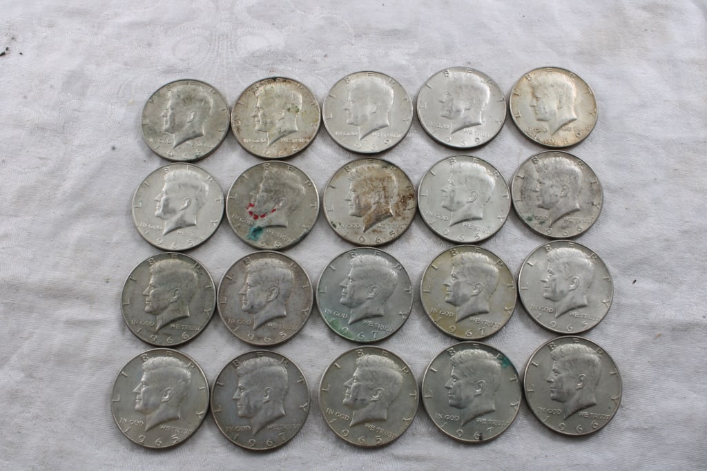 20 Kennedy Half Dollars '65-'69 40% Silver (1 of 16)