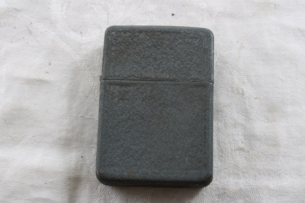 Century WW2 Era Gray Crackle Lighter: Century WW2 Era Gray Crackle LighterAs pictured. Please ask questins and read terms & conditions before bidding.
