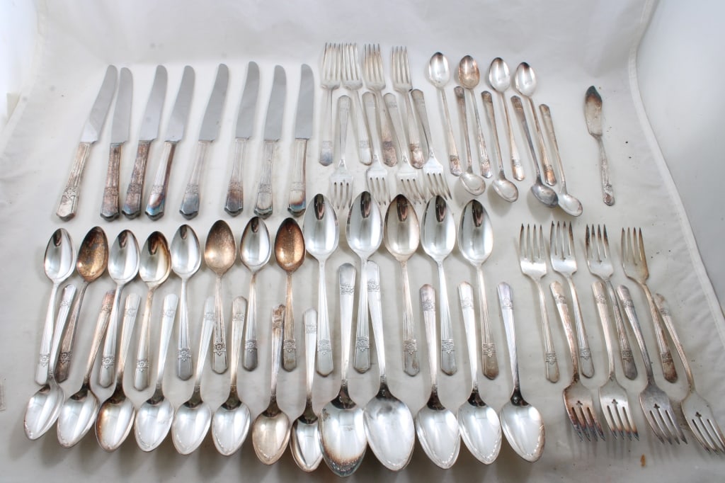 58pc. Simeon & Rogers Oneida Silver Rose Flatware: 58pc. Simeon & Rogers Oneida Silver Rose FlatwareSilverplate Flatware by Simeon & Rogers Oneida in Silver Rose Pattern 58 piece set as pictured. Please ask questins and read terms & conditions before 