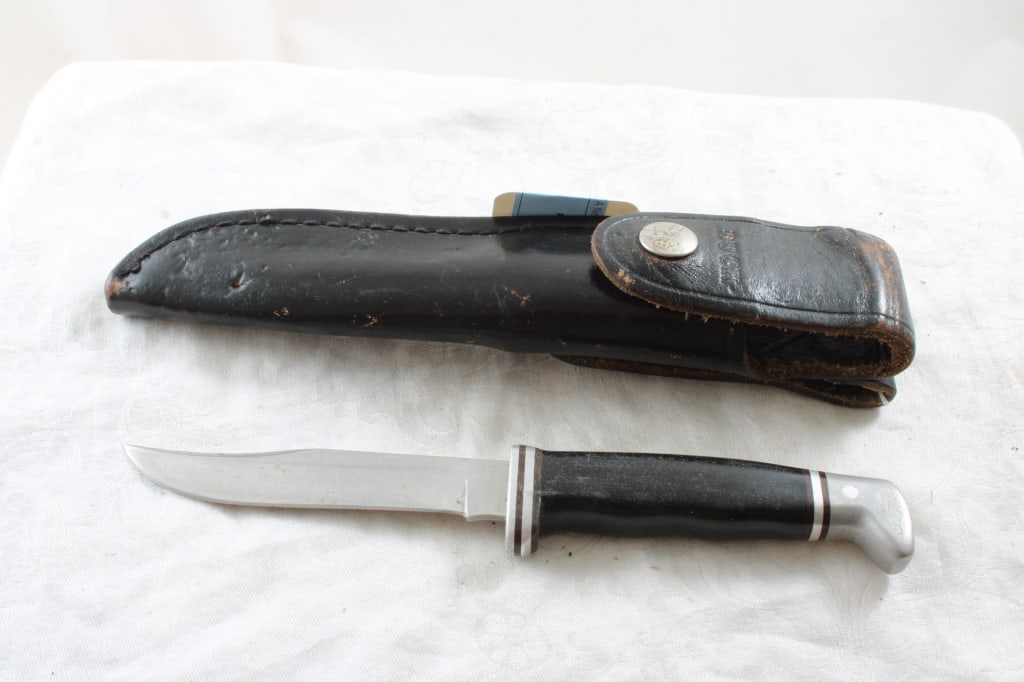 Buck #102 Fixed Blade Knife with Sheath (1 of 11)