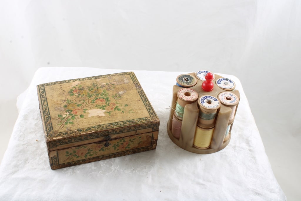 Bakelite Thread Holder, Brooks Thread Box (1 of 11)