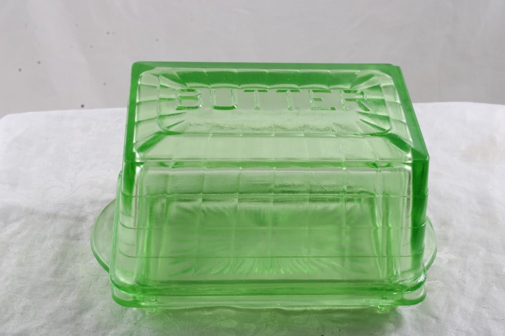 Block Optic 1 LB Vaseline Glass Butter Dish w/Lid: Block Optic 1 LB Vaseline Glass Butter Dish w/LidDepression Vaseline Glass glows under black light as pictured. Holds 1 Lb of Butter. Please ask questins and read terms & conditions before bidding.