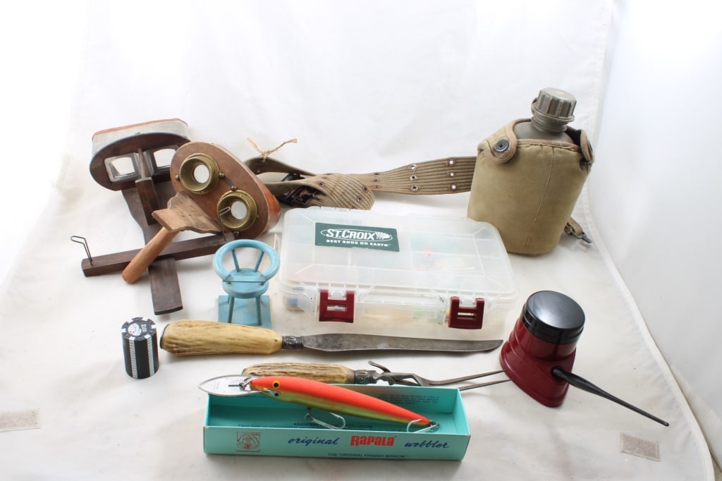 Stereoviewers, Fishing Lures, Canteen, Carving Set: Stereoviewers, Fishing Lures, Canteen, Carving Setand Morriset Pin-Ink Set. 2 Stereoviewers, Bone Handled Knife & Fork Meat Carving Set, Large Rapala Original finnish Minnow new in box and other fishi