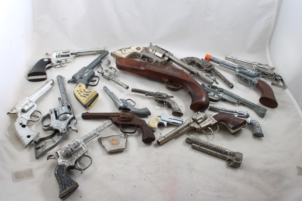 15+ Toy Cap Guns for Parts/Repair: 15+ Toy Cap Guns for Parts/RepairAs pictured. Please ask questins and read terms & conditions before bidding.