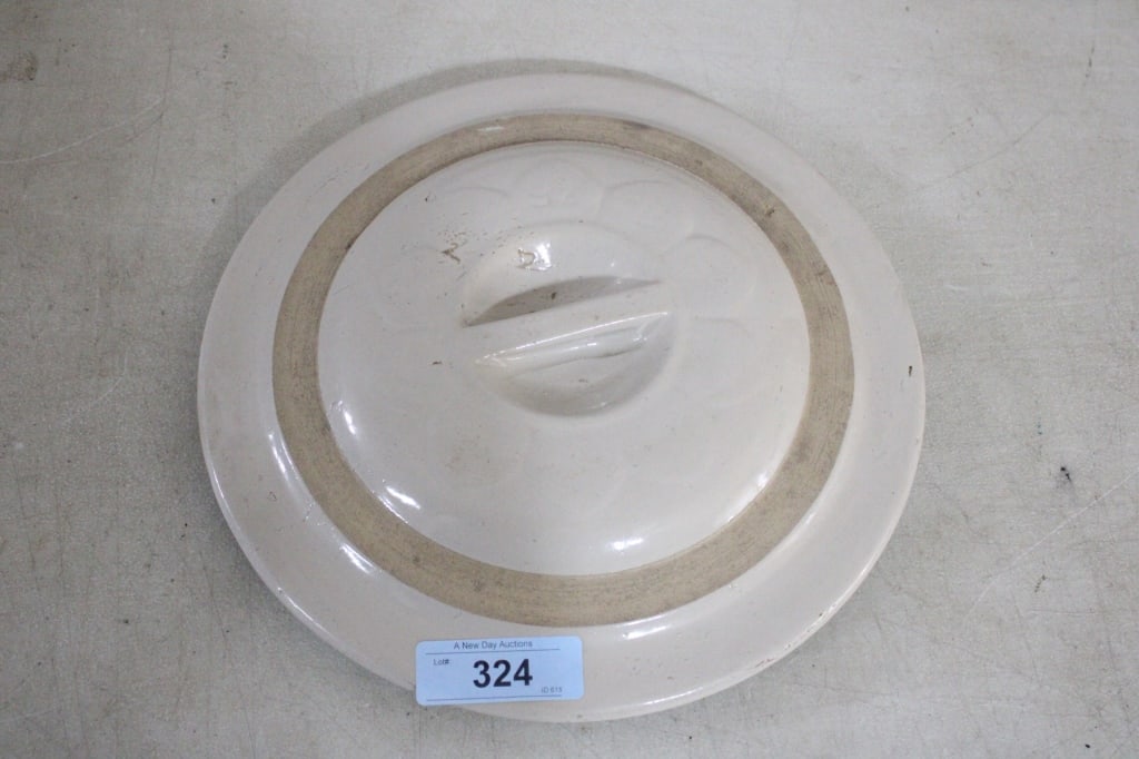 Red Wing Stoneware 5/6 Gallon Daisy Crock Lid: Red Wing Stoneware 5/6 Gallon Daisy Crock LidAs pictured. Please ask questins and read terms & conditions before bidding.