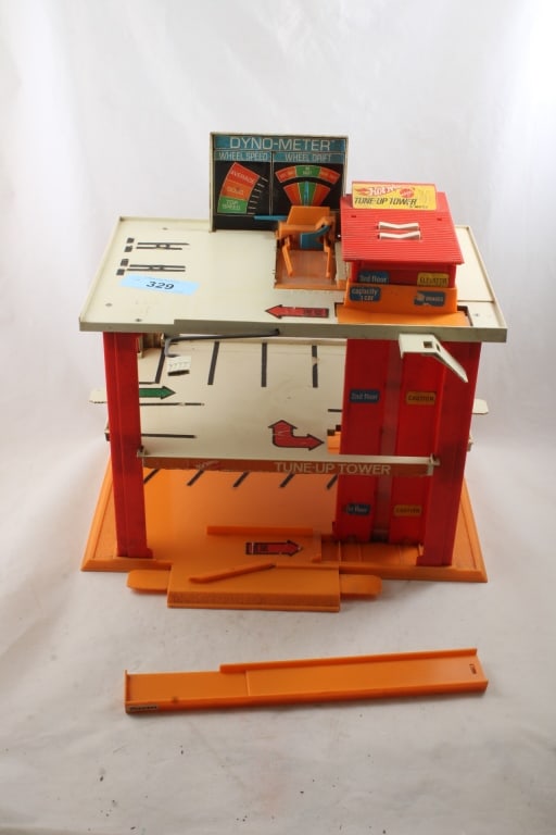1969 Mattel Redline Era Hot Wheels Tune Up Tower: 1969 Mattel Redline Era Hot Wheels Tune Up TowerUnsure of completeness - As pictured. Please ask questins and read terms & conditions before bidding.