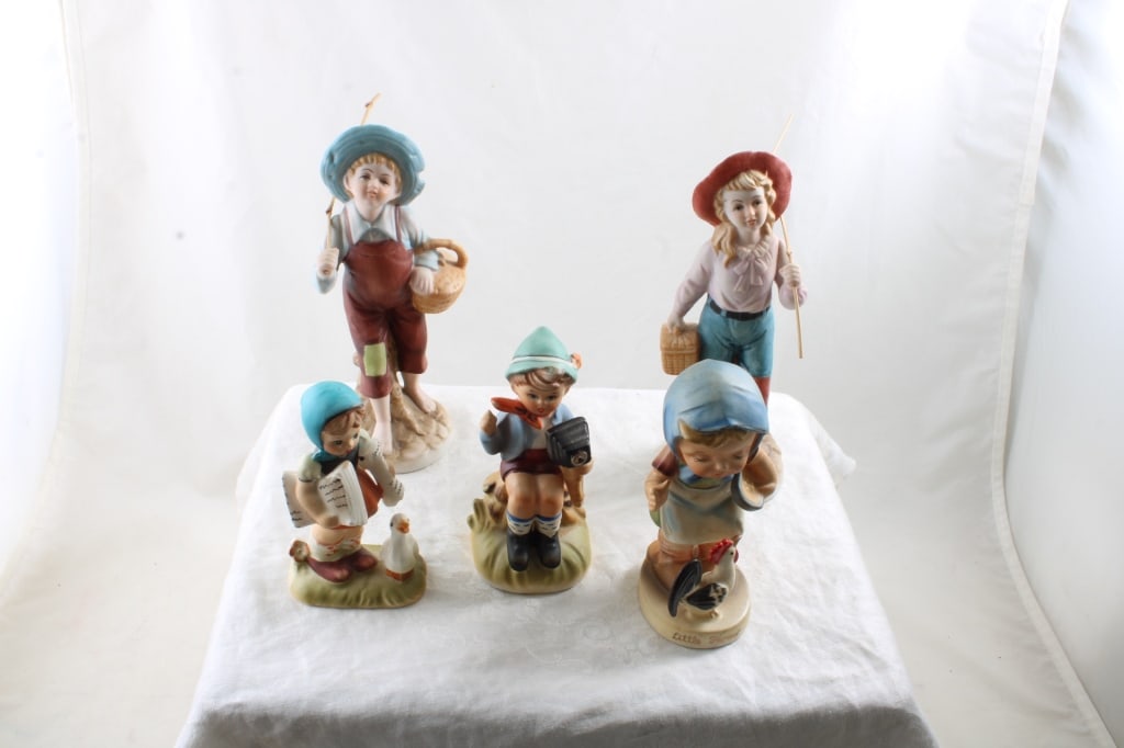 5 Arnart & Norleans Japan Porcelain Figurines: 5 Arnart & Norleans Japan Porcelain FigurinesAs pictured. Please ask questins and read terms & conditions before bidding.